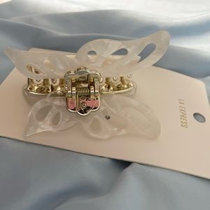 Butterfly white hairclip